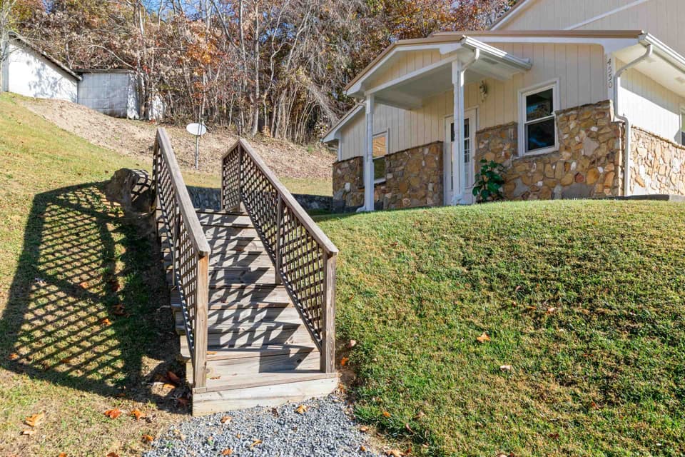4550 Wayside Drive, photo 37 of 40