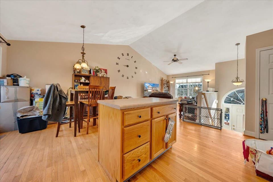 140 Wistaria Drive, photo 9 of 18