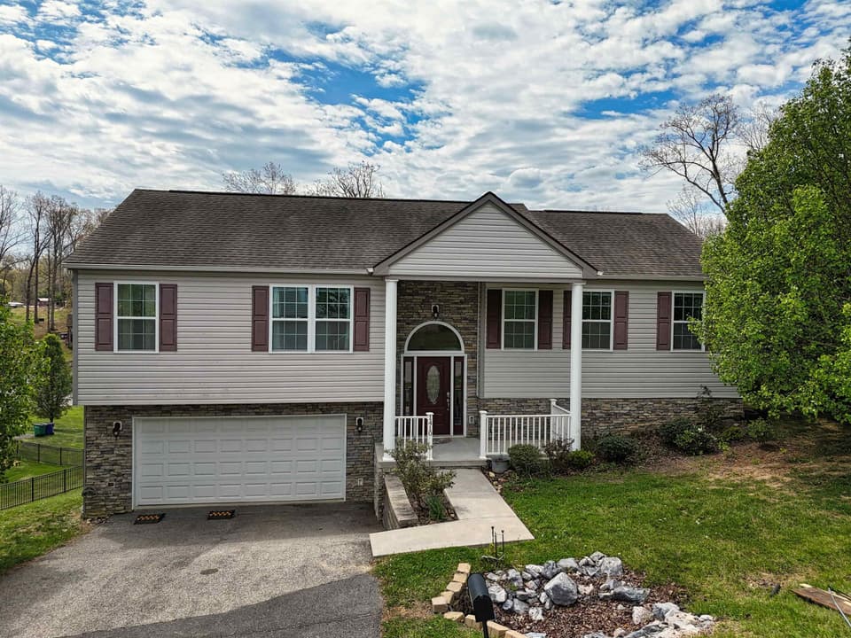 1410 Sherwood Drive, photo 2 of 40