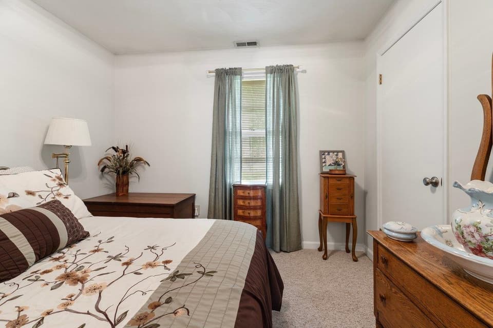 125 Edgewood Drive, photo 22 of 35