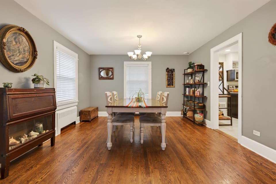 301 S Franklin Street, photo 7 of 35
