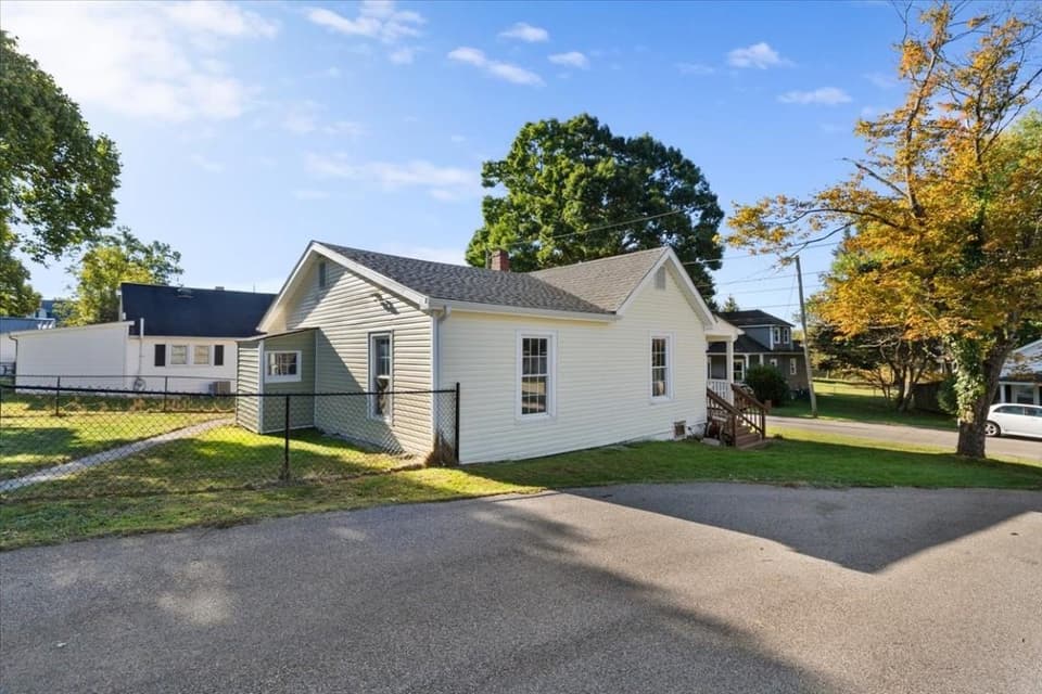 930 Forest Street, photo 32 of 36