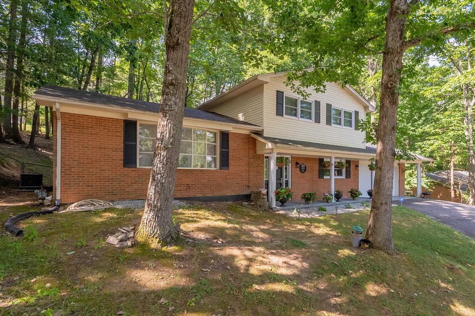 1265 Chestnut Drive, photo 4 of 40