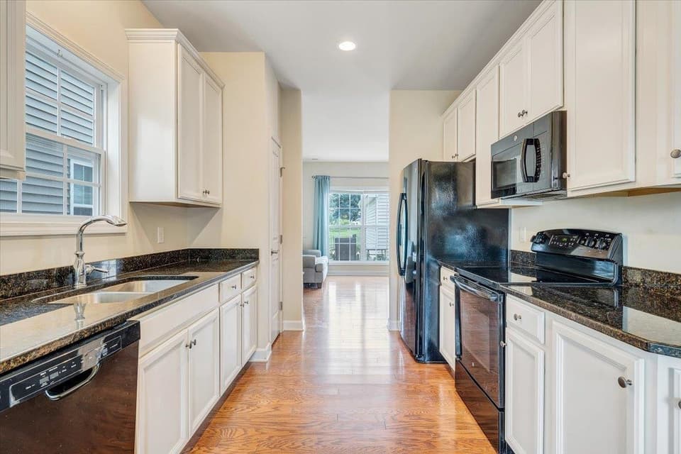 205 Phoenix Boulevard NW, photo 4 of 34