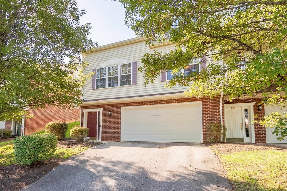 780 Oaktree Boulevard, photo 2 of 40