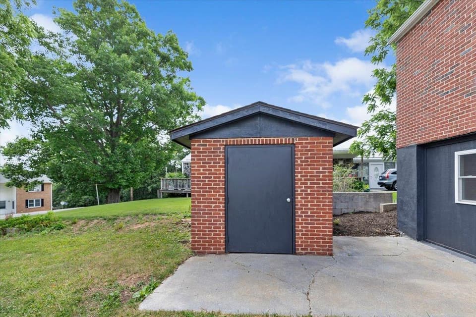 103 Longview Drive SW, photo 29 of 40