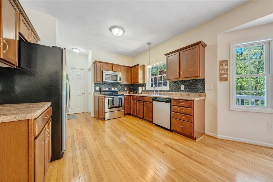 1041 Green Ridge Rd, photo 14 of 40