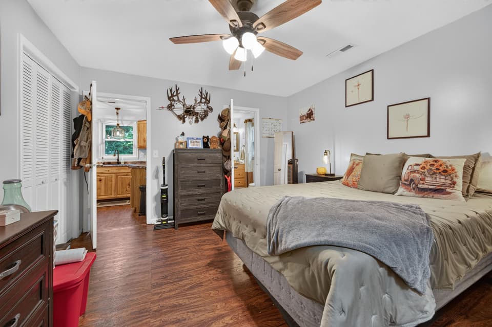 189 Pine Hollow Road, photo 18 of 40