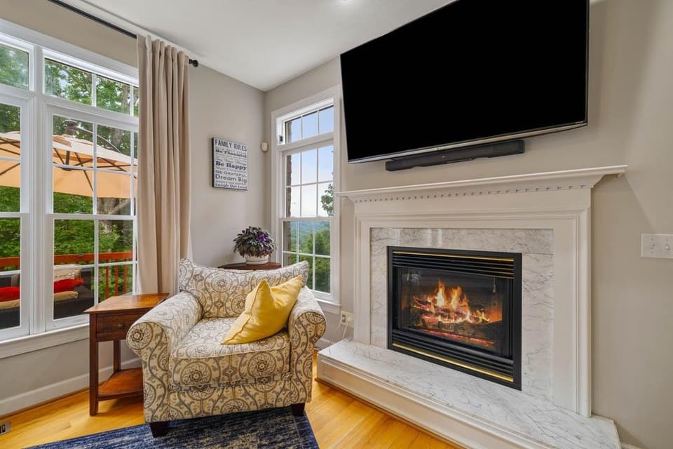 2050 Lubna Drive, photo 12 of 40
