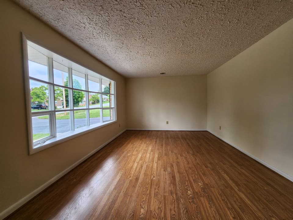 455 Chinquapin Trail SE, photo 4 of 40