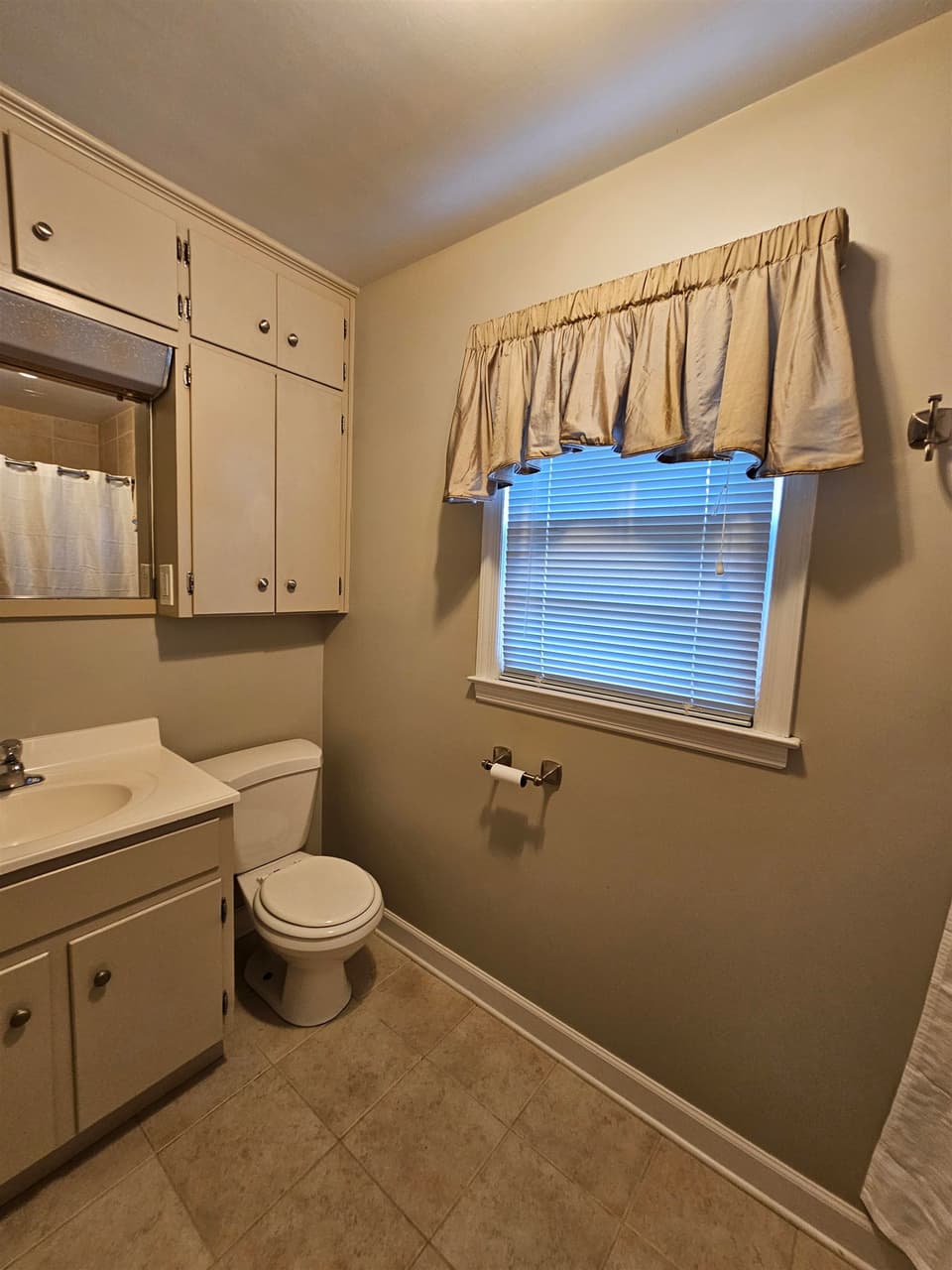 950 McHenry Avenue NE, photo 9 of 15