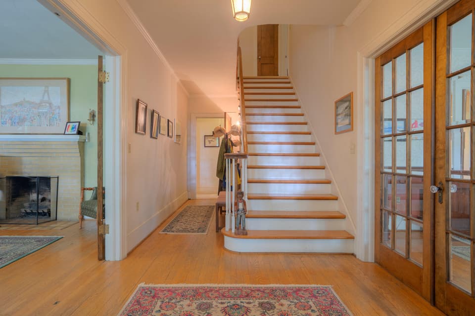 110 E Main Street, photo 9 of 37