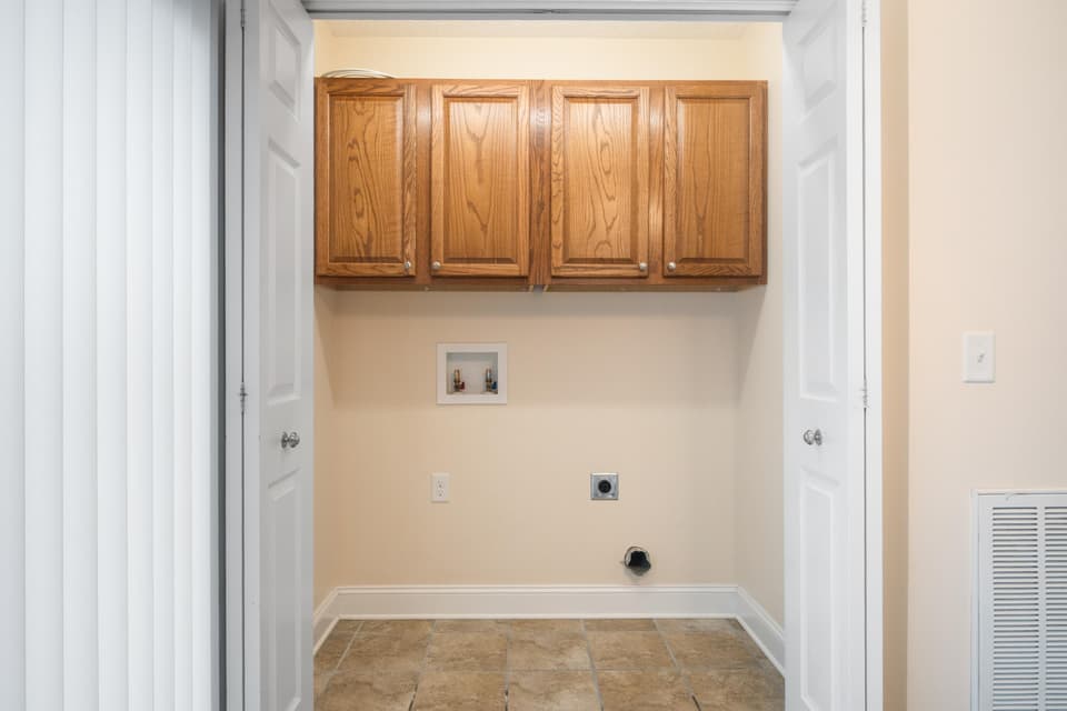 1555 Sherwood Drive, photo 23 of 40