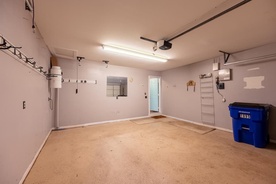 1095 Red Leaf Court, photo 26 of 40