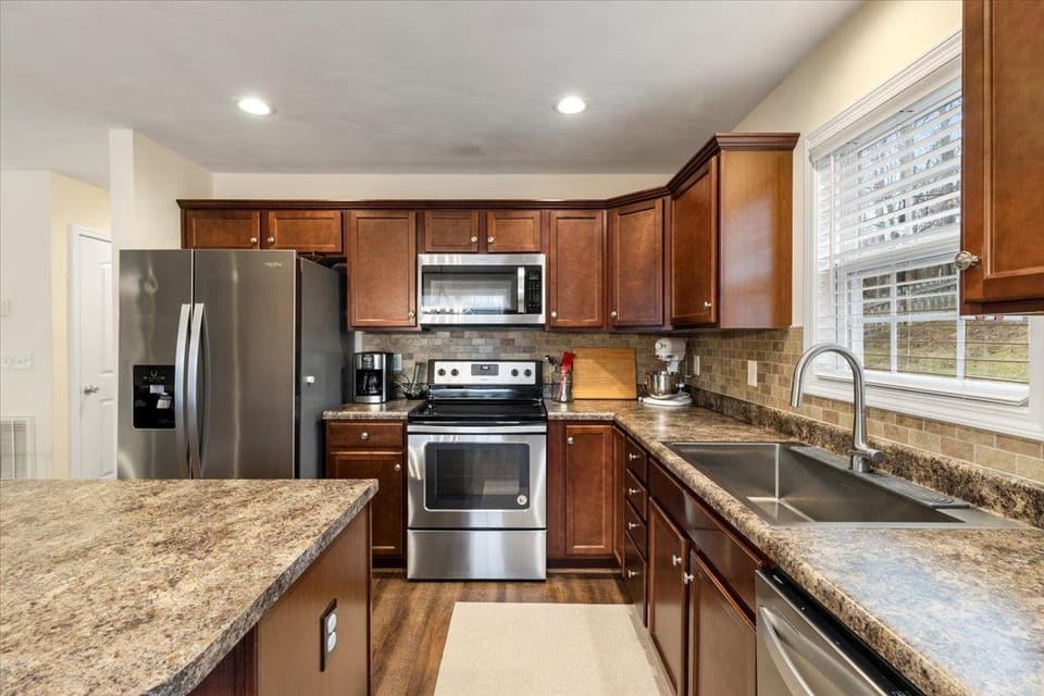 1041 St Clair Lane, photo 17 of 40