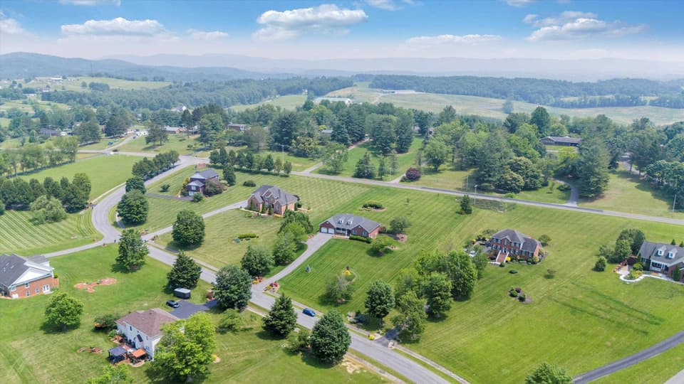 2055 Lake Vista Drive, photo 13 of 40
