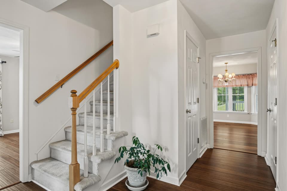 55 Sapphire Avenue, photo 11 of 40
