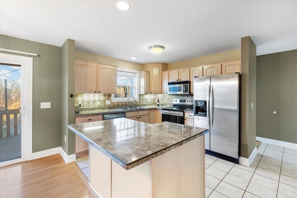250 Barkwood Street, photo 27 of 40