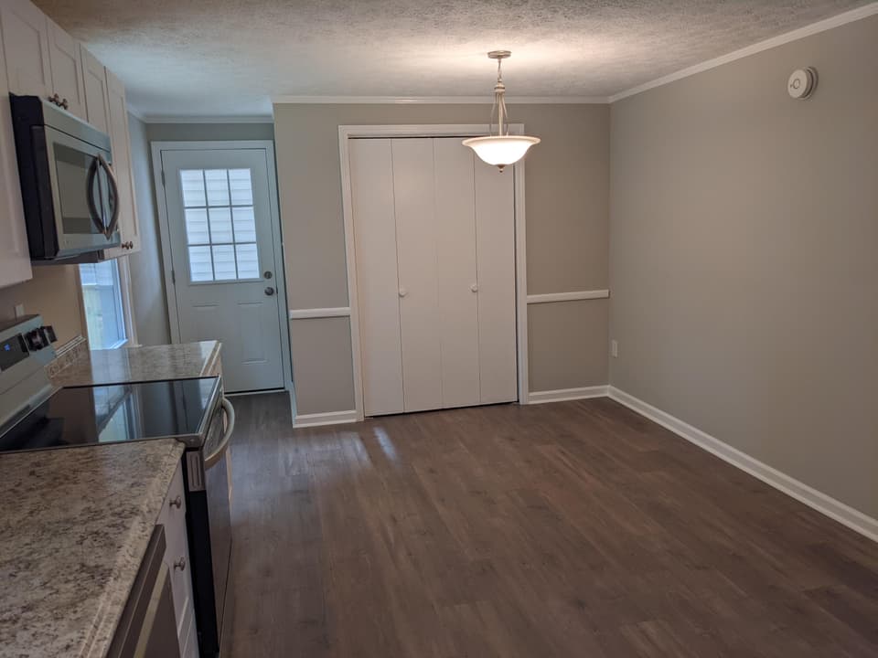1370 Wall St, photo 13 of 38