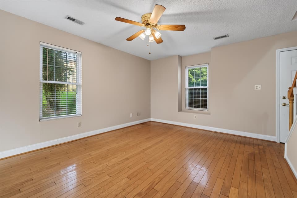 220 Darci Drive SE, photo 5 of 40