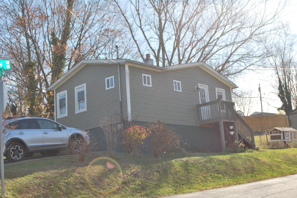 435 Stuart Street, photo 2 of 14
