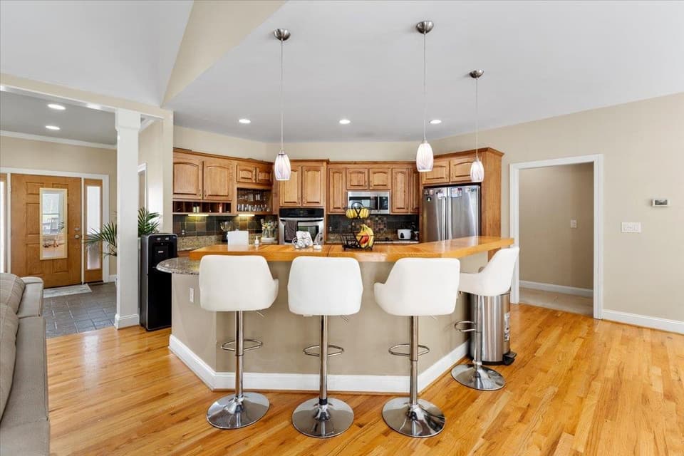 1015 Falor Lane, photo 14 of 40