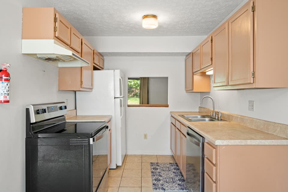 2596 Glade Drive SE, photo 4 of 24