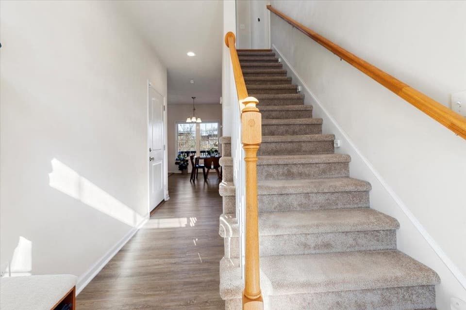 1140 Crosscreek Drive, photo 8 of 40
