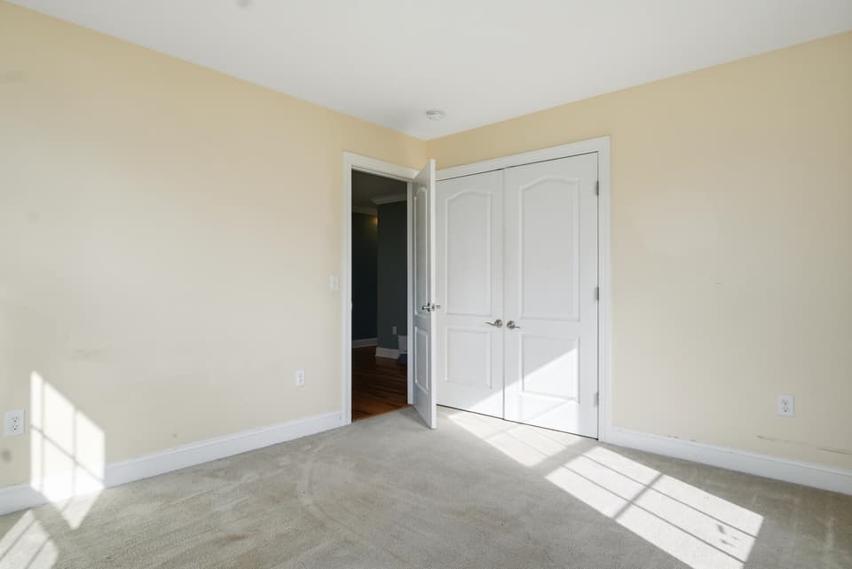 370 Robin Hood Drive, photo 39 of 40