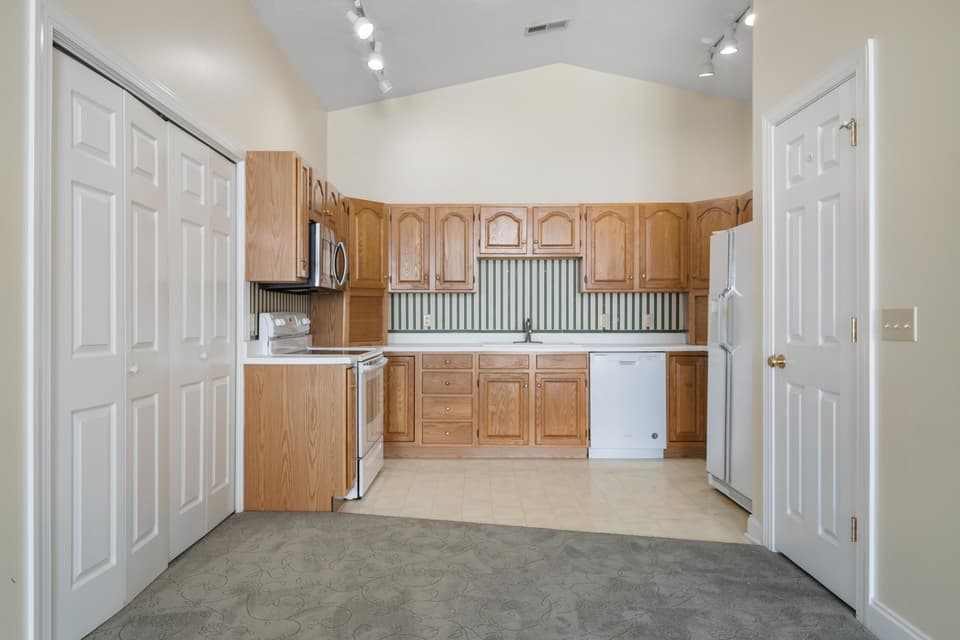 255 Gold Leaf Drive, photo 7 of 28