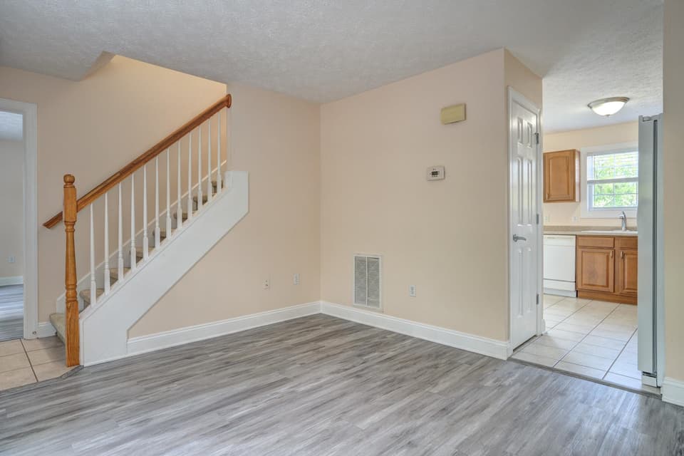 1025 Oaktree Boulevard, photo 22 of 33