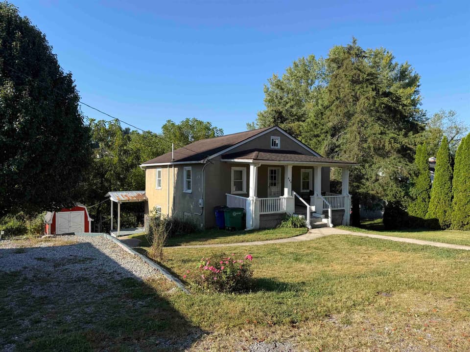 945 Montgomery Street, photo 2 of 31