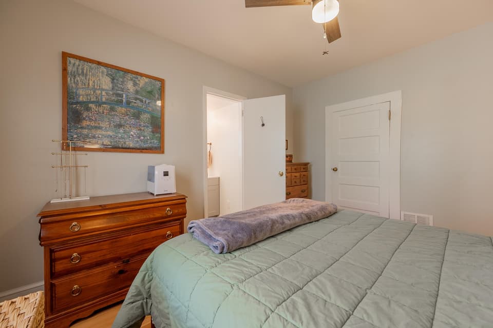 940 Forest Street, photo 25 of 40