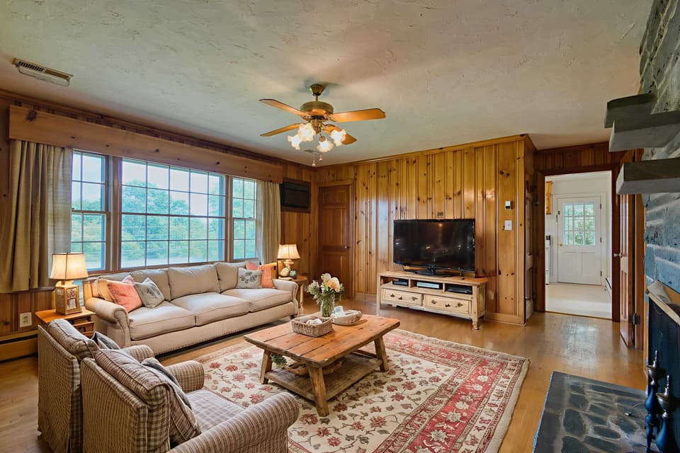 108 Roseland Drive, photo 27 of 40
