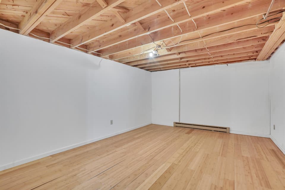 650 Betty Drive, photo 32 of 40