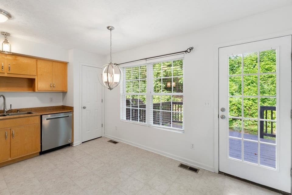 716 Park Street, photo 8 of 31