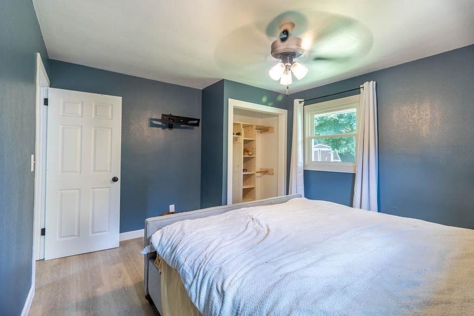 1380 Rigby Street, photo 18 of 32