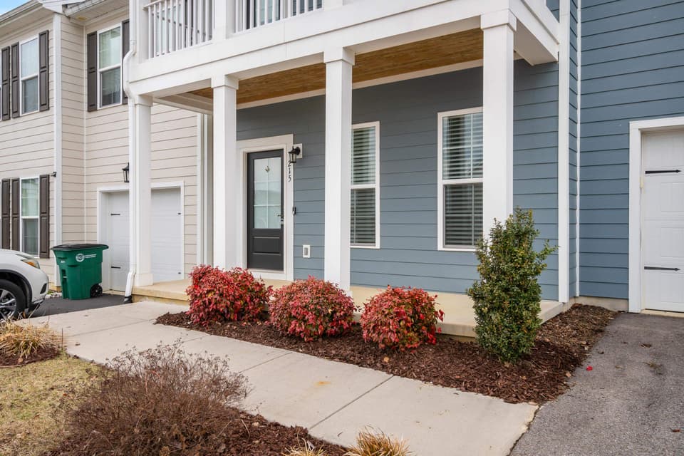 215 Hamilton Avenue NW, photo 2 of 40