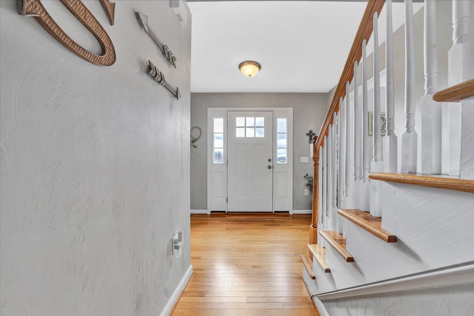 735 George Edward Via, photo 6 of 38