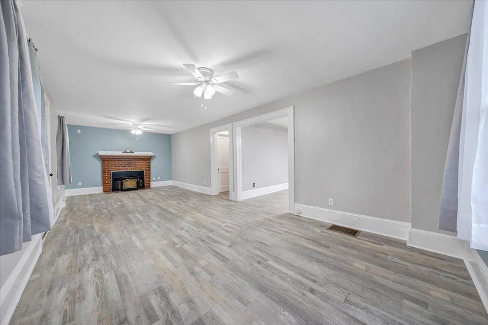 855 E Main St, photo 3 of 34