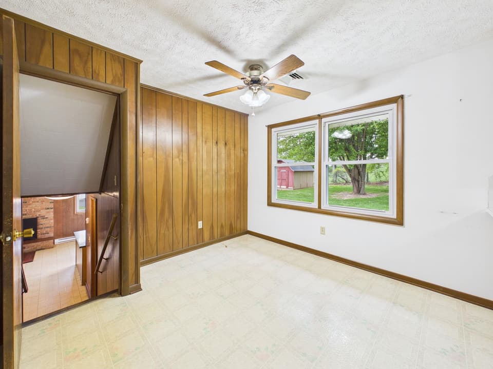 405 Maple Drive SE, photo 6 of 37
