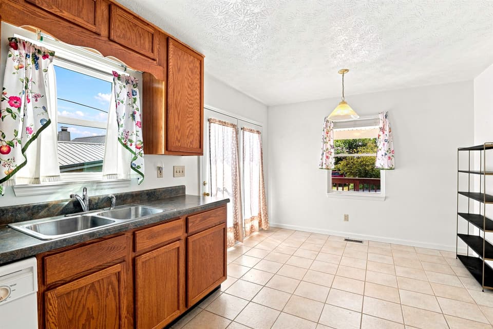 111 Hagan Street NE, photo 14 of 40