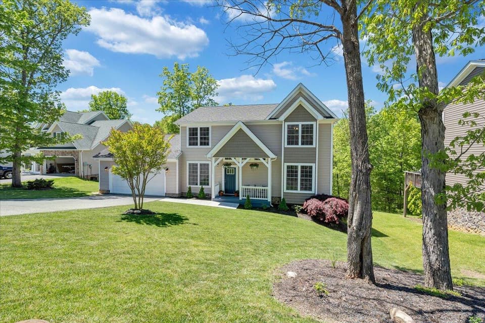 1041 Green Ridge Rd, photo 5 of 40