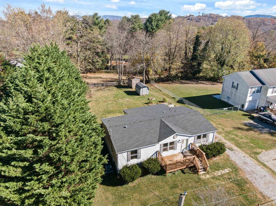 1150 King Street, photo 2 of 31