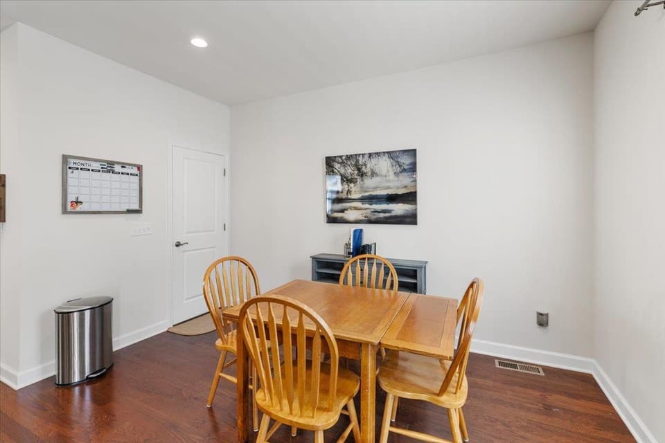 325 John Adams Drive, photo 12 of 40