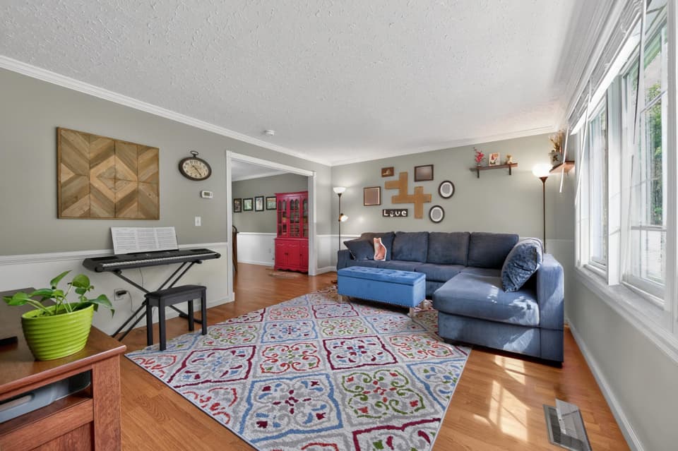 435 Tomahawk Drive, photo 5 of 40