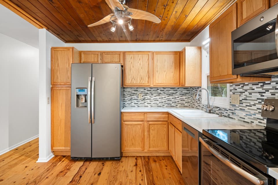 405 Overland Drive, photo 13 of 40