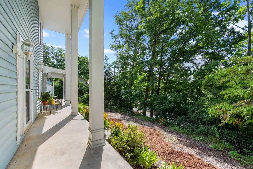 1160 Sherwood Drive, photo 8 of 40