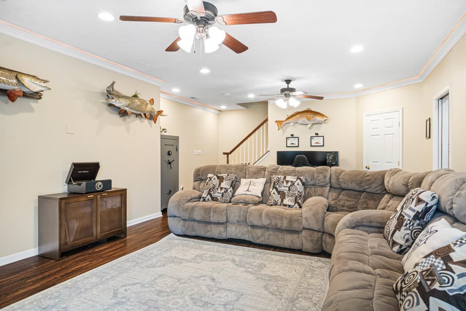 240 Windsor Drive, photo 39 of 40