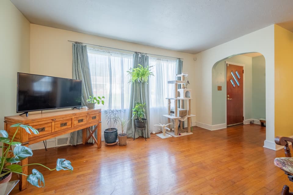 810 College St NW, photo 10 of 38